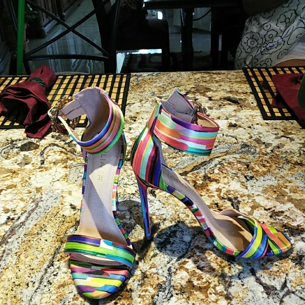 Shoes - Picture 2 of 4